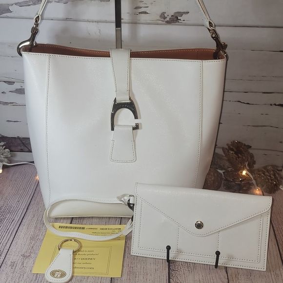 Dooney & Bourke Handbags - Dooney and bourke bag